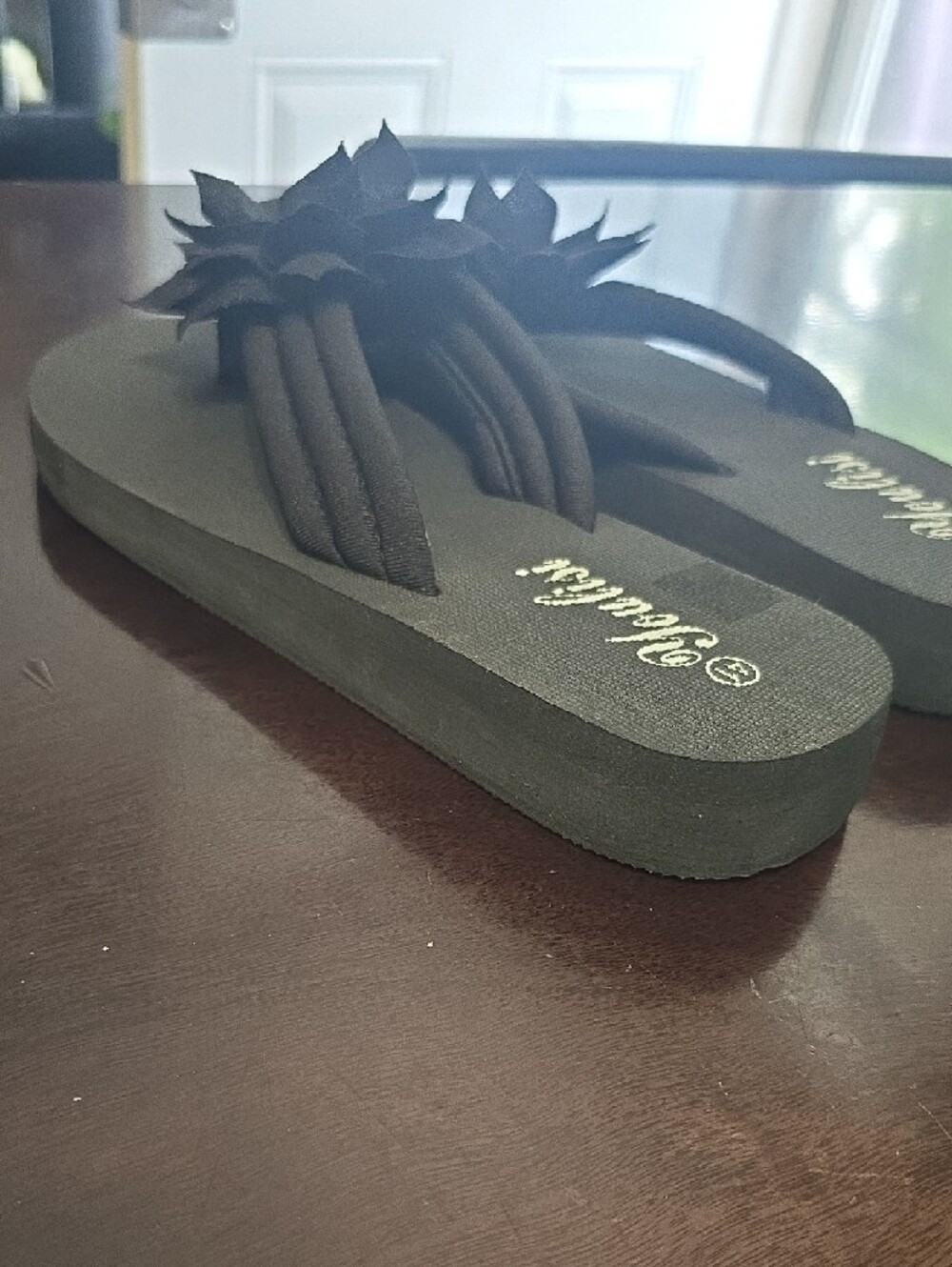 Women's Black Floral Flower Flip Flop Sandals - Picture 2 of 5